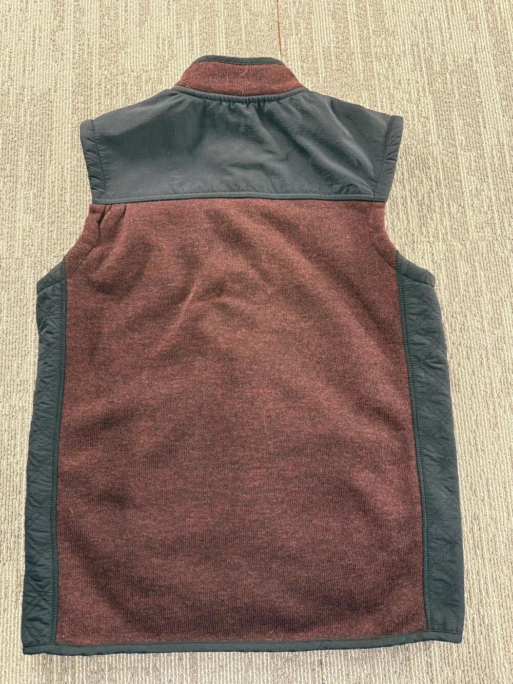 Orvis Vest Mens Medium Maroon Black Full Zip Sweater Fleece Quilted Panels Warm